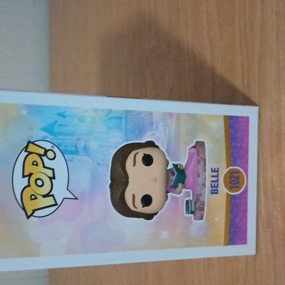 Disney Princess Belle Reading Funko Pop - Picture 4 of 5